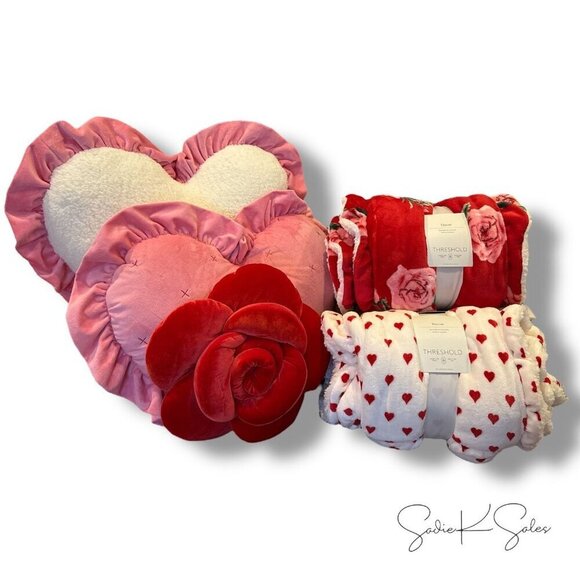 Threshold Oversized Heart Pillow Velvet Shearling Pink/Ivory Valentine's Day - Picture 6 of 7